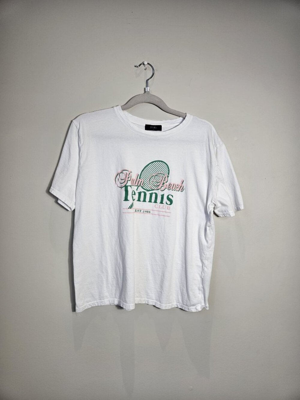Studio Palm Beach Tennis Club Graphic T-Shirt White Short Sleeve Tee Women's Lar